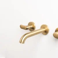 خلاط مغسلة جداري